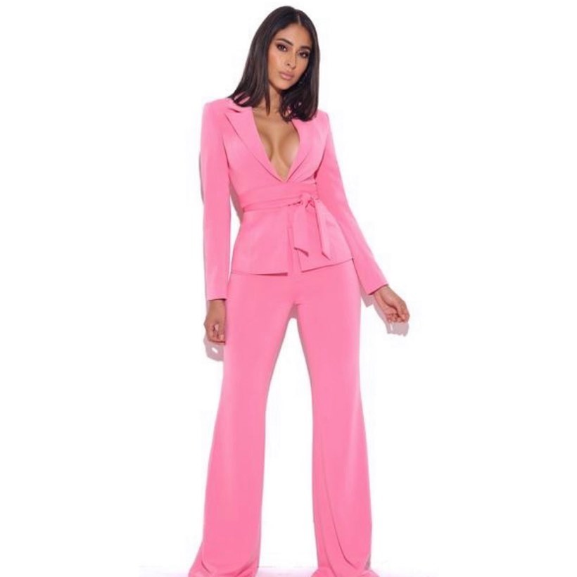 Classy Women's Suits To Own in 2023. - Zanaposh